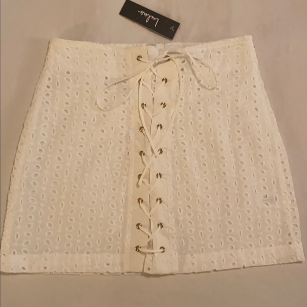 Lulus white mini skirt with gold. Size Small